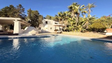 Exclusive finca with guesthouse, large plot and serene spiritual atmosphere in Raco des Fornet