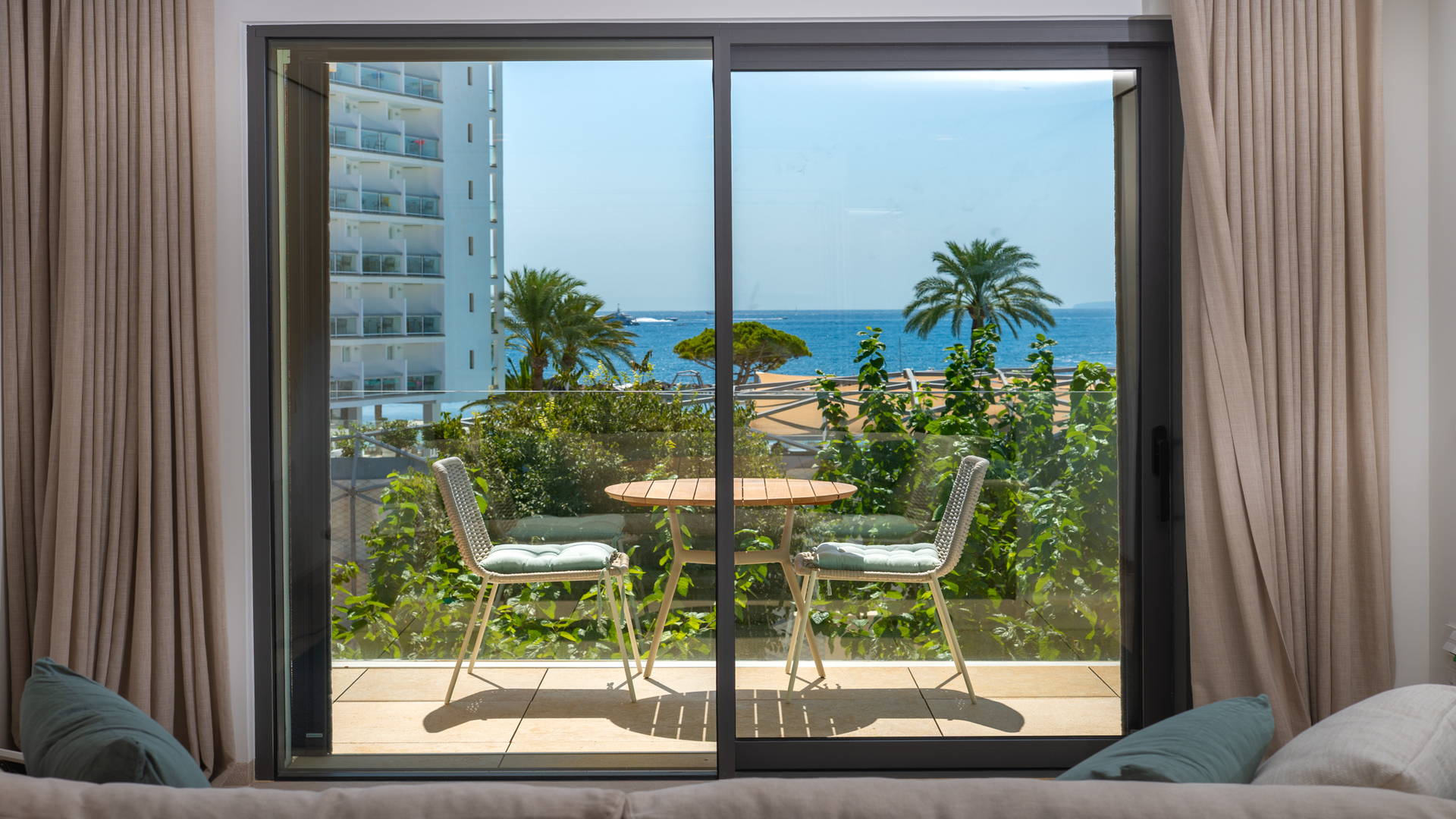 Apartamento en Hippiements Playa d’en Bossa con vistas al mar